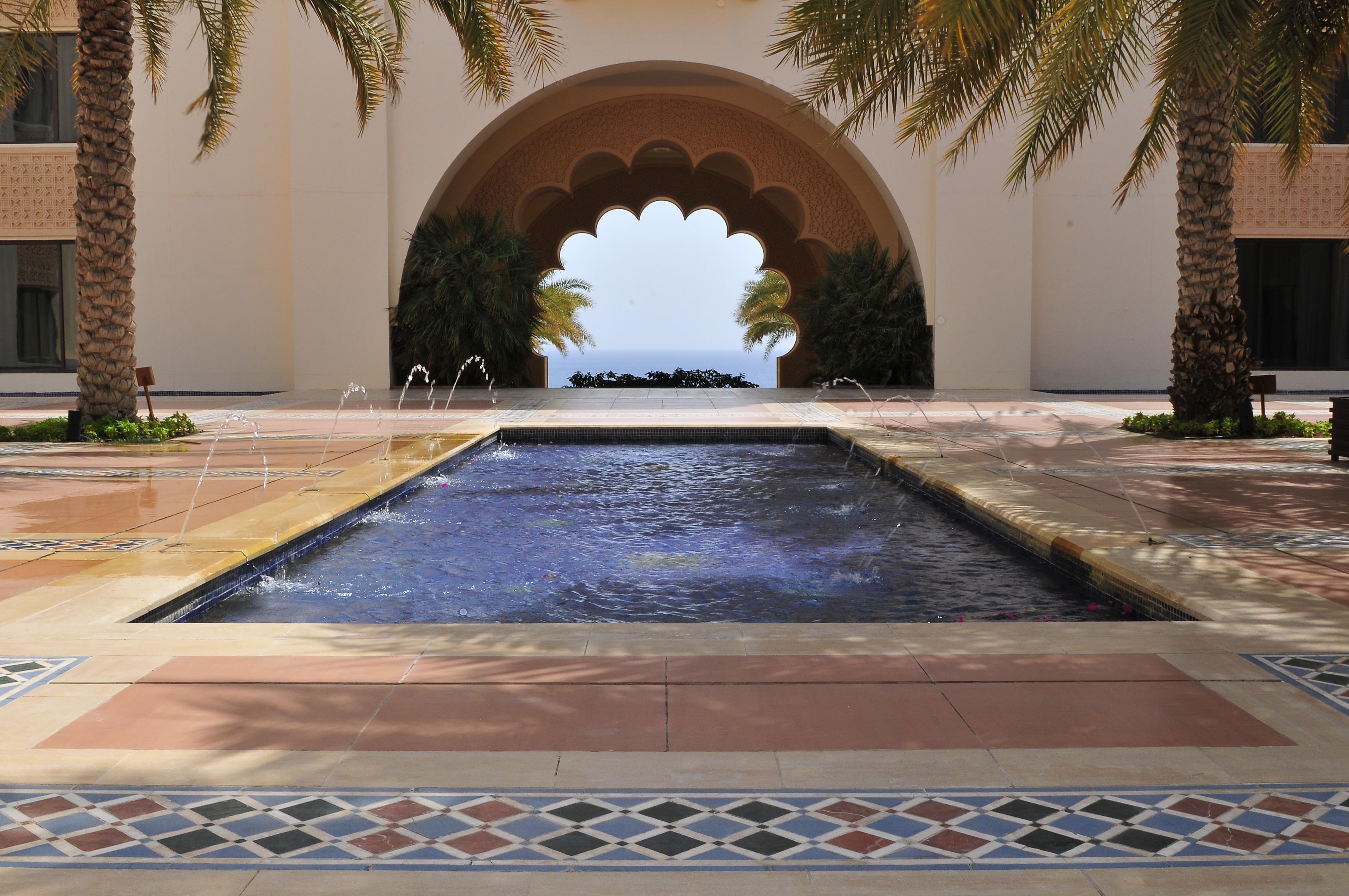 Al Husn Hotel, courtyard