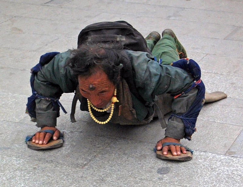 Prostrating around Jokhang