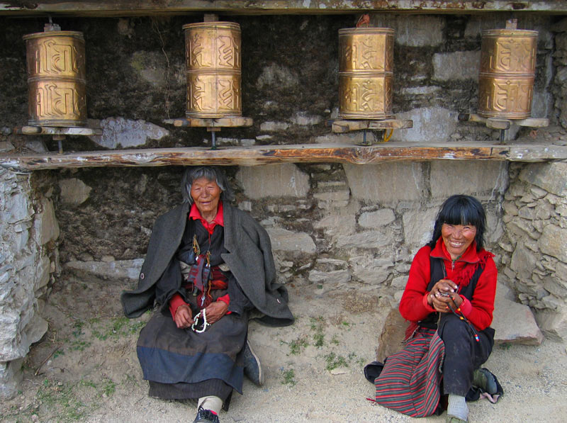 Women, Daocheng