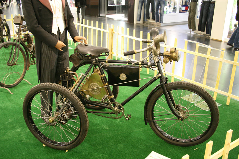 Tricycle powered by Dion Bouton engine, 1HP3/4, 60km/h, 1898