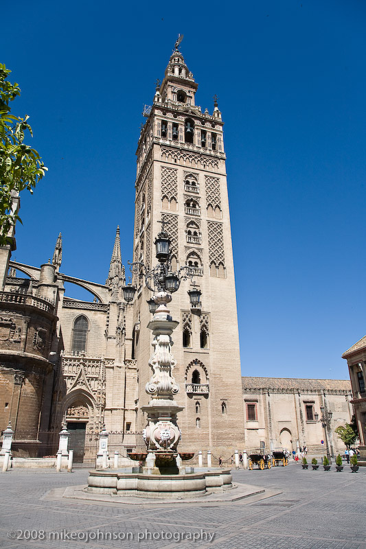 128Fountain and Cathedral Tower.jpg