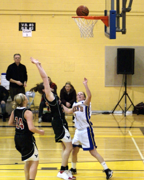 QueensVsCarleton 04916.JPG