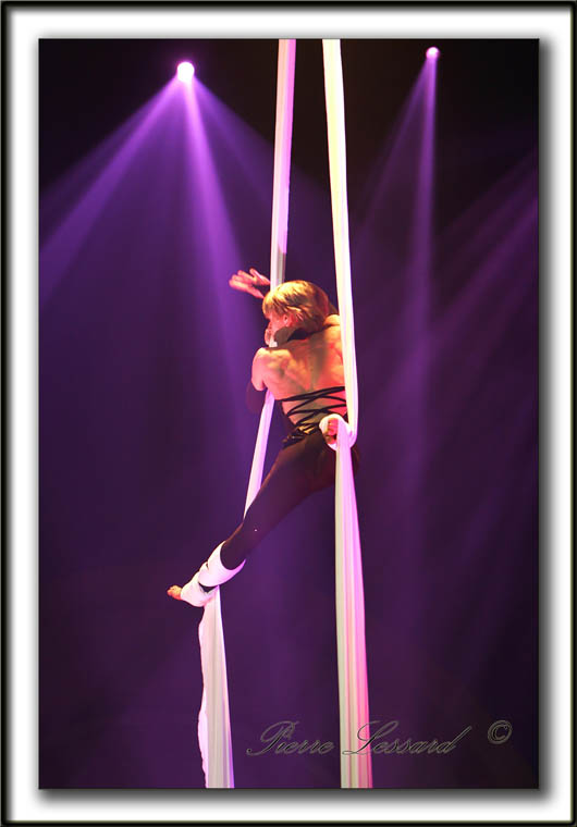 _MG_3575a  -  DANIELLE BEAUDOIN - TISSUS ARIEN  /  AERIAL SILK