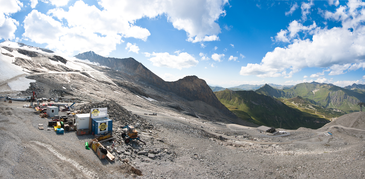 Construction mess at Tuxer fernerhaus (2660m)