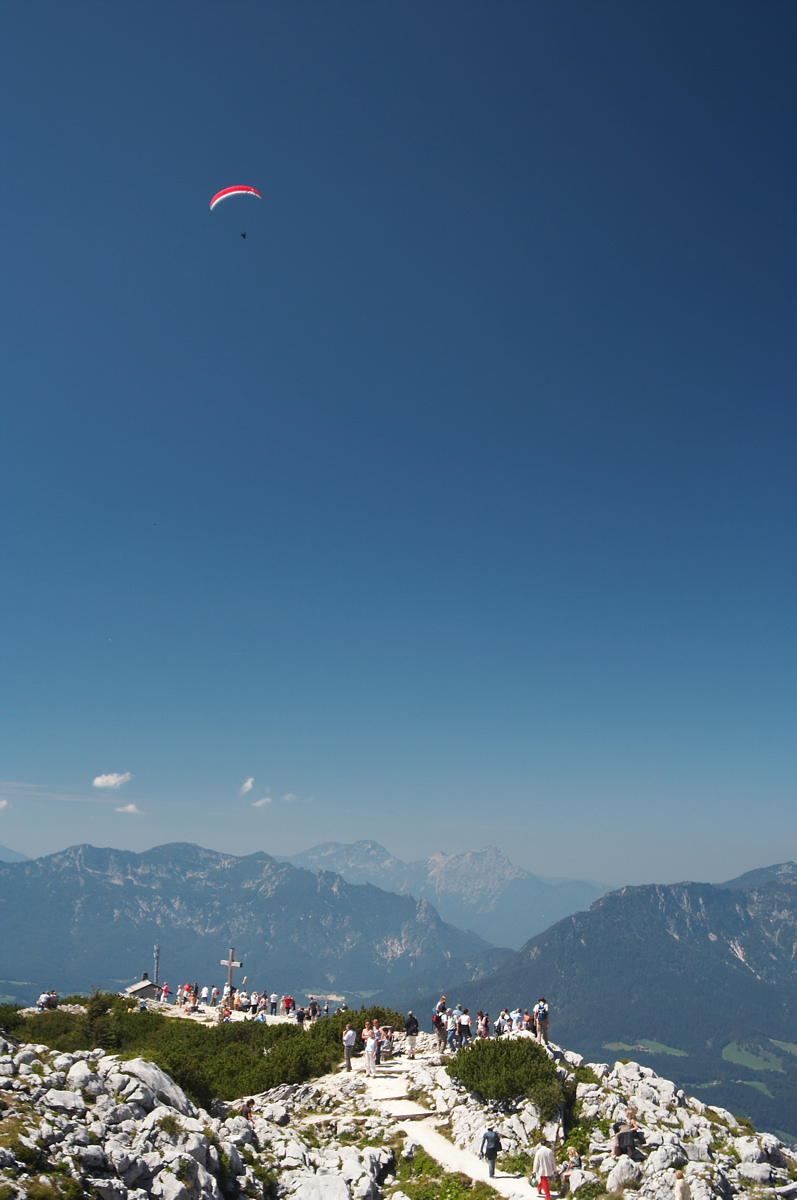 Paraglider over Kehlsteinhaus