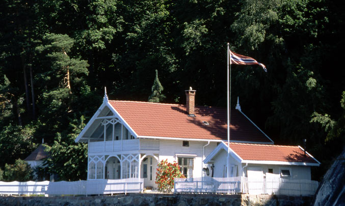 AT FJORDS