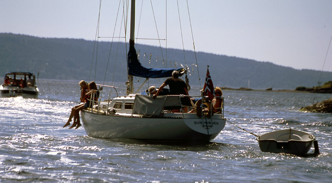 SAILING ROUND