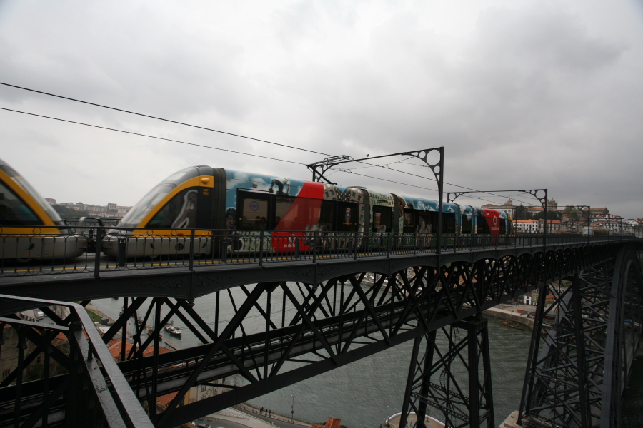 Metro de Porto 002 on Ponte Dom Luis Bridge