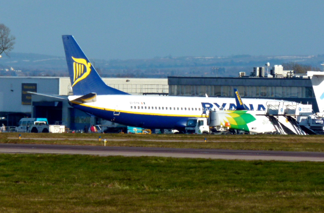 Ryanair (EI-DYN) @ East Midlands.