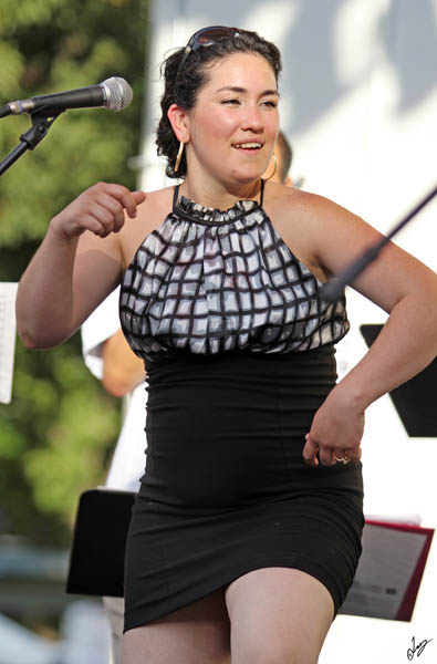 IMG_7881 Singer at 2012 Latin Festival Edmonton, Aug 19
