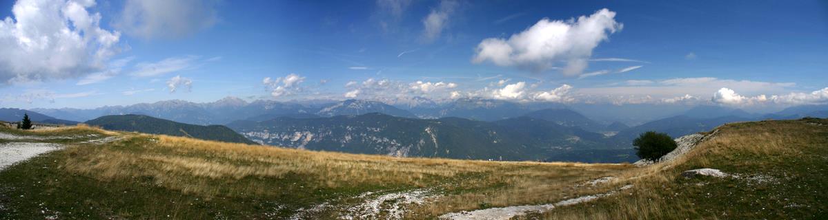 panorama dalla vetta del monte Lisser.jpg