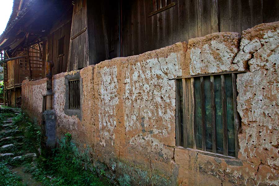 2898 A type of adobe is used for the first floor of this dwelling.