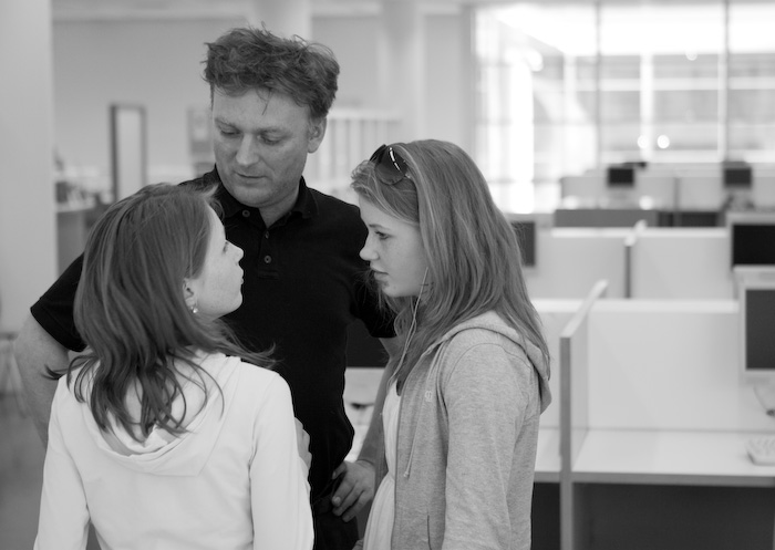 Michiel Fokkema, with his two daughters (photo Nathan Wajsman)