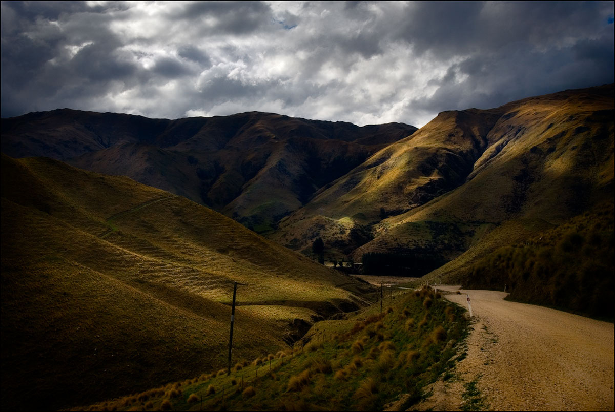 The road through Danseys Pass