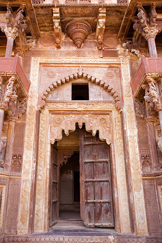 Jehangir Mahal: Remainings of Ancient Glory