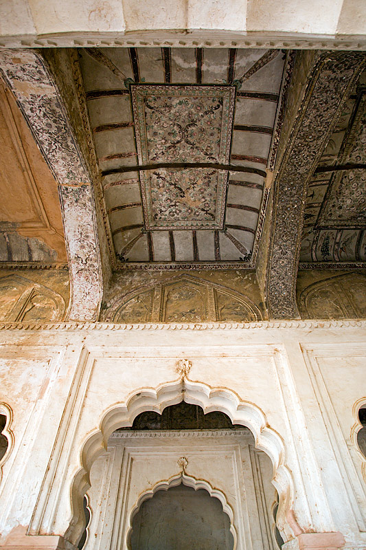 Raj Mahal: Wall and Ceiling Decorations