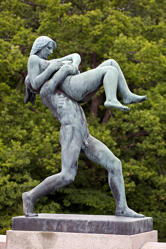 Vigeland Park: Man Throwing Woman. (Bronze)