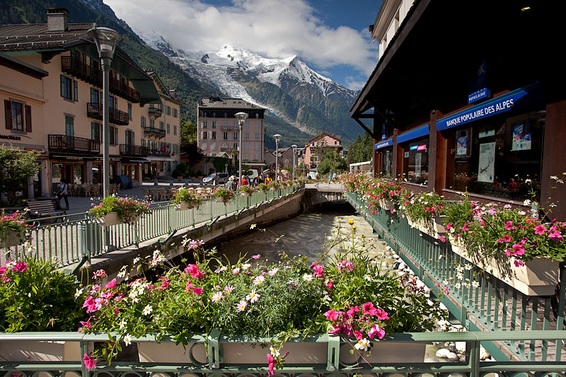 Chamonix Centre: Flowers and Mountains