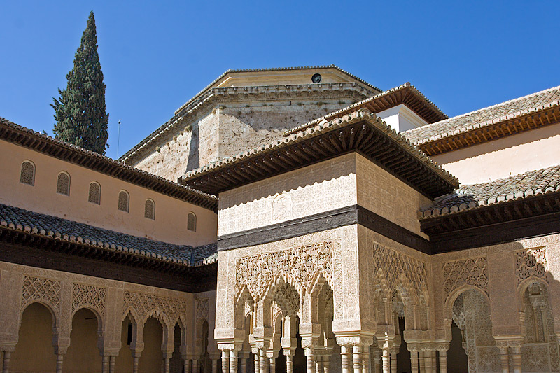Alhambra: Palacio Nazaries: The Courtyard of the Lions