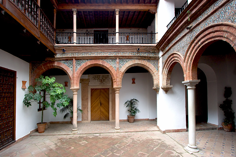 Mondragon Palace: Courtyard
