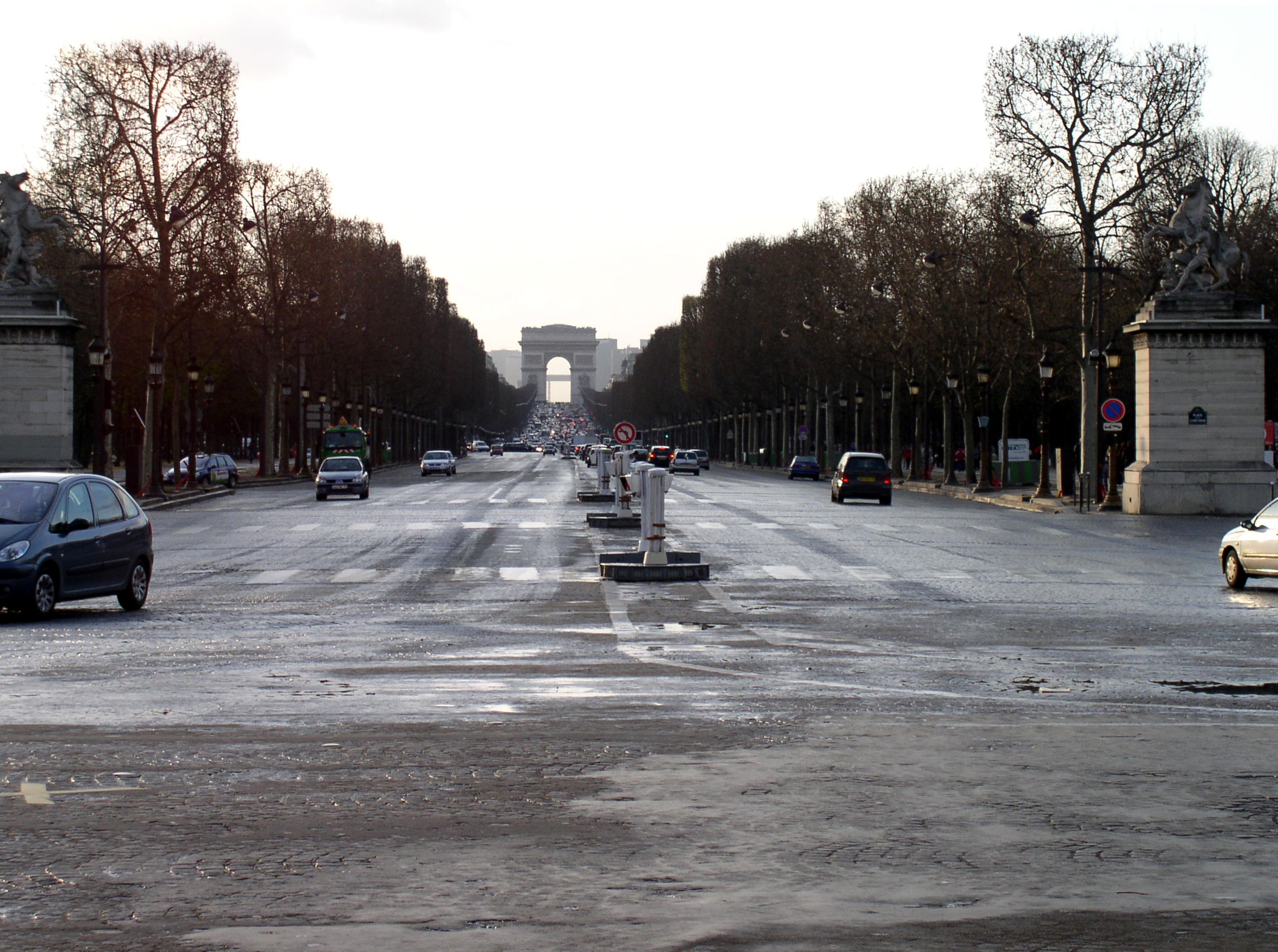 View of Arc de Triomphe from the Obelisque.