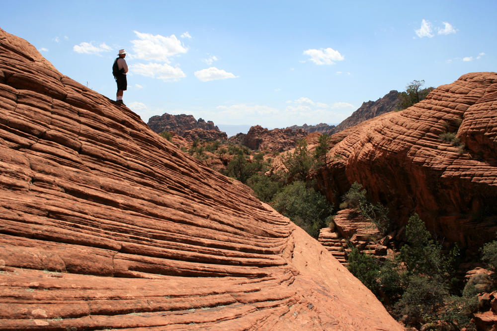 Hking the sandstone formations of Snow Canyon