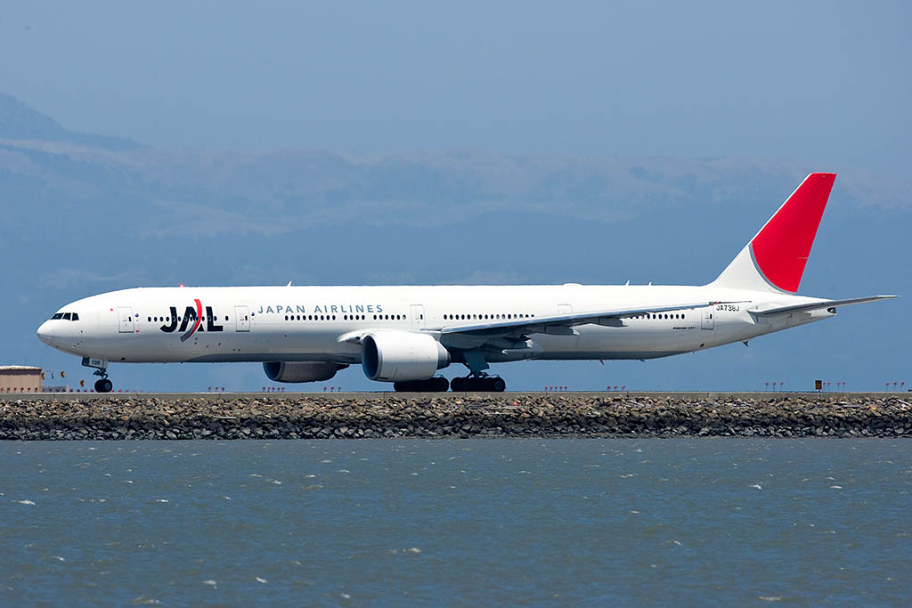 7/4/2010  Japan Airlines - JAL Boeing 777-346/ER JA738J