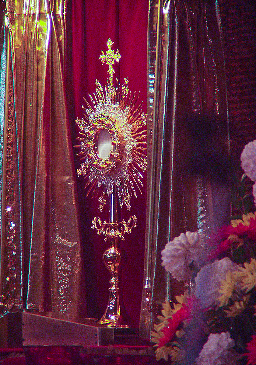 Monstrance at Our Lady of Peace Roman Catholic Church in Santa Clara CA.jpg