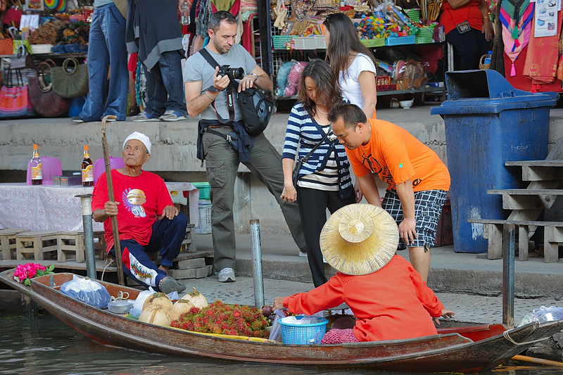 Damnoen Saduak floating market