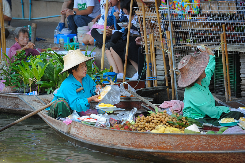Damnoen Saduak floating market