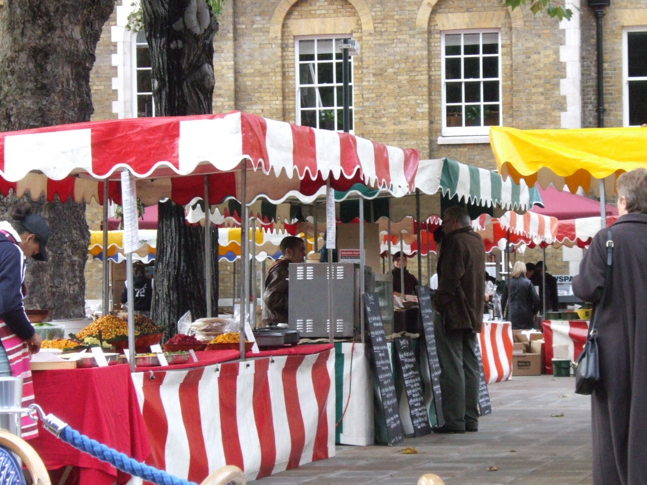 LF1 Market outside Partridges near Sloane Sq.JPG