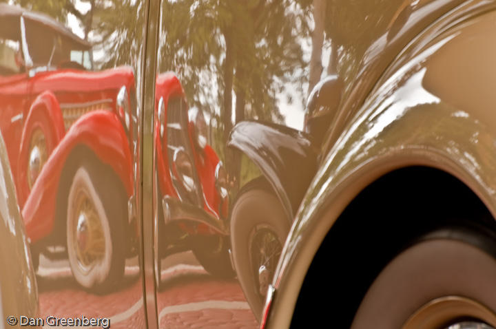 1935 Auburn reflected on '36 Cord