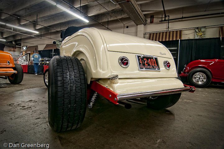 Lots of 32 Fords