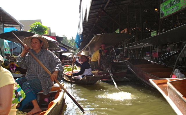 MERCADO FLUTUANTE BANGKOK