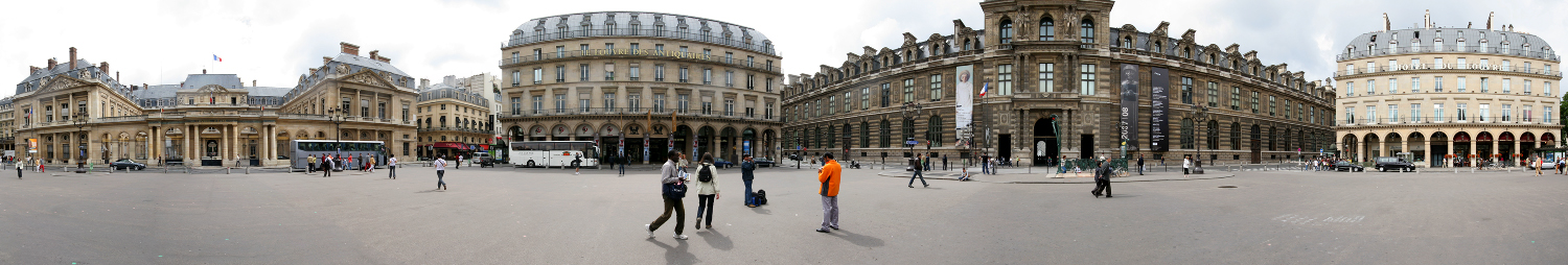 LouvreexteriorPano2.jpg