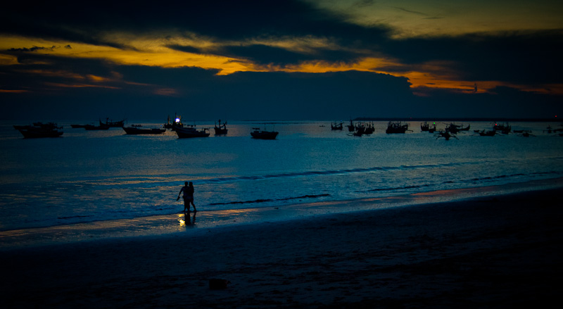 Sunset beach romance, Bali