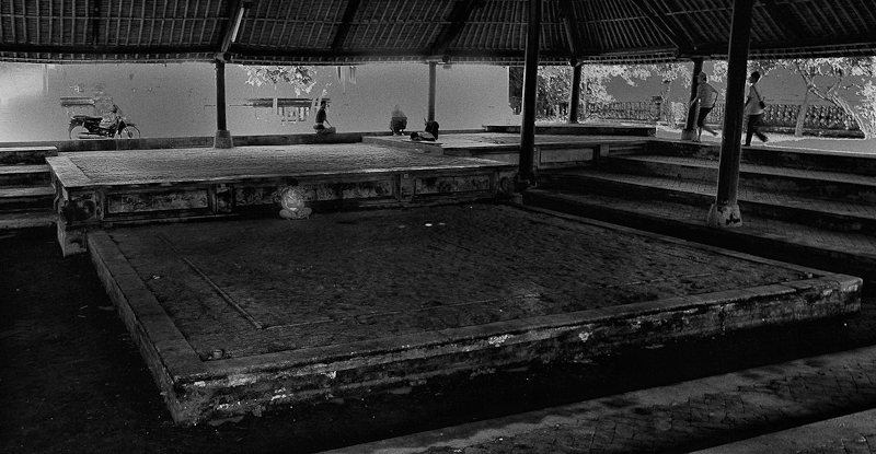Meditation, Taman Ayun Temple, Mengwi Tama, Bali