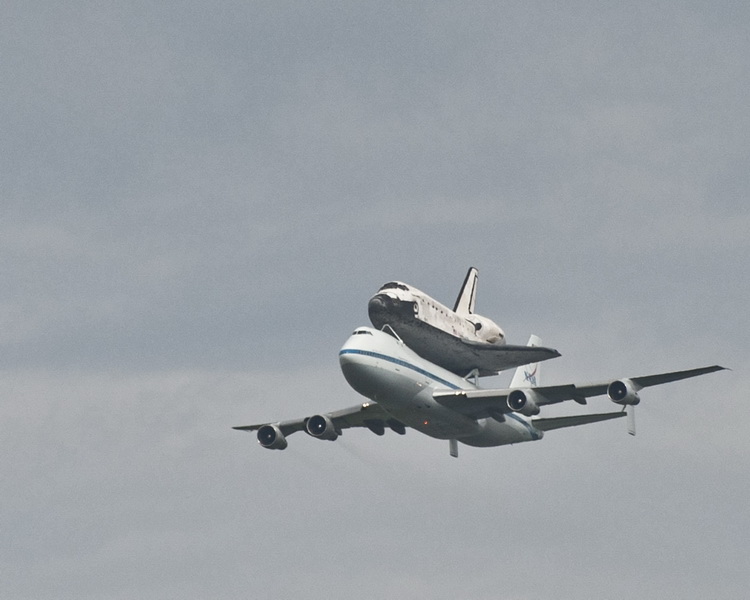..... first view of the shuttle Discovery mounted atop a Boing 747 modified by NASA to carry the shuttles when they had to be mo
