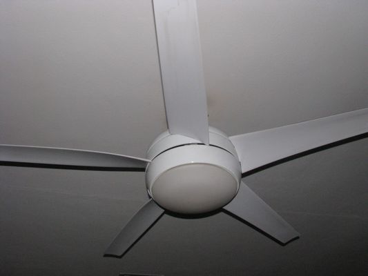 THIS FAN IS SPINNING ON HIGH