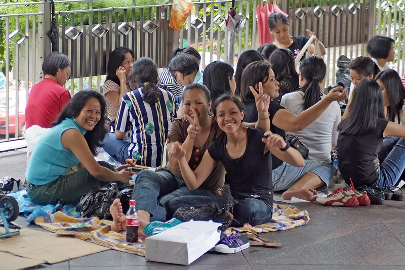 Sunday picnics for Philippino housemaids