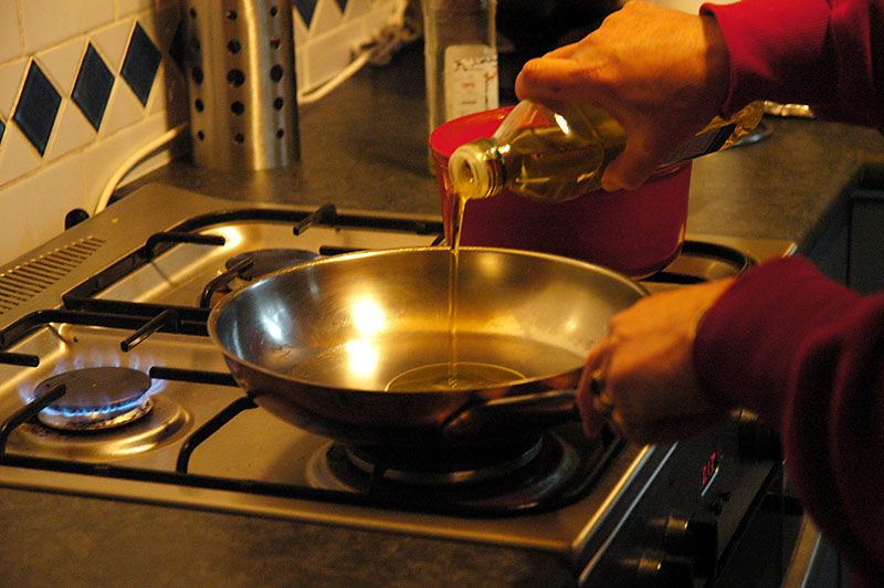 29 Nov 06 - Oil in a pan