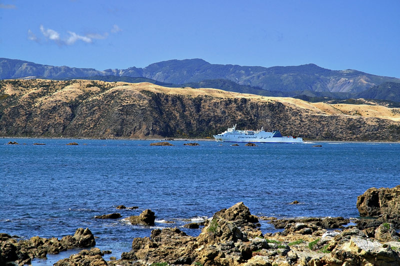 8 March 07 - The Interislander enters Wellington