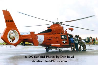 1992 - Coast Guard operations after Hurricane Andrew - HH-65 CG-6540 and volunteers loading supplies