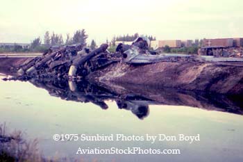 1975 - Aerotransportes Entre Rios (AER) CL-44-6 (CC-106 Yukon) LV-JSY crash at Miami International Airport