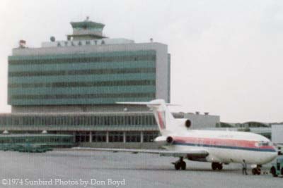 1974 - United Airlines B727-222 at the old Atlanta terminal