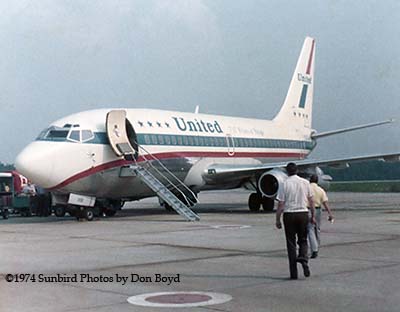 1974 - Boarding a United B737-222 at Newport News