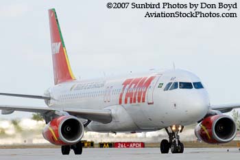 2007 - TAM Airbus A320-232 PR-MAP airline aviation stock photo #3038