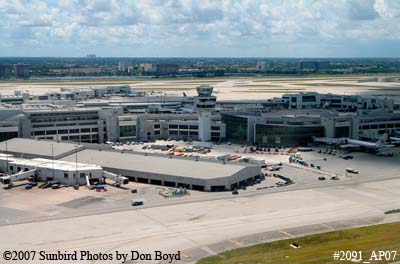 2007 - Concourses C and D at Miami International Airport aviation stock photo #2091