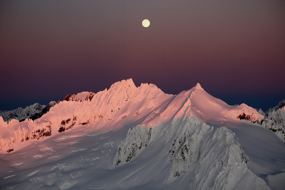 Boston & Sahale Under A Rising Moon <br> (SahaleBoston120109-13adj.jpg)