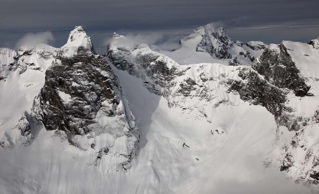 Mox Peaks & Redoubt, View W <br> (MoxPks022810-26.jpg)